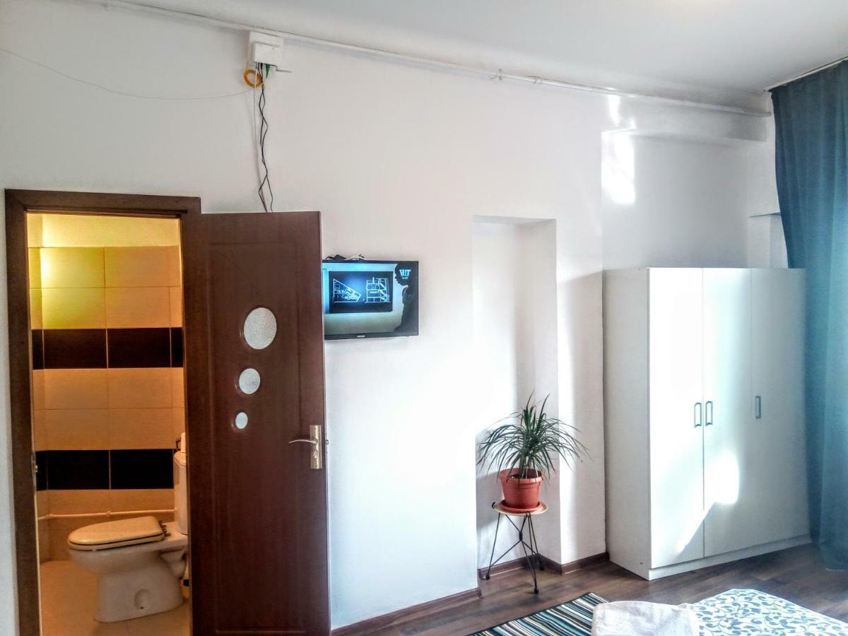 Central Bright Modern Studio Bucharest Exterior photo